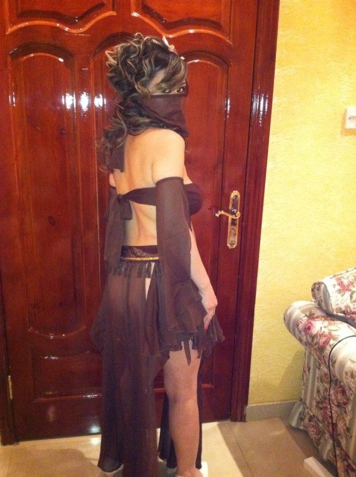 ديوث زوجته خول كلب مطيع لفحلها عمر الهتاك يصورها ويوثق لي ويهديني مراته انيكها  ايش رايكم فيه ادايوث متابع تعليقاتكم