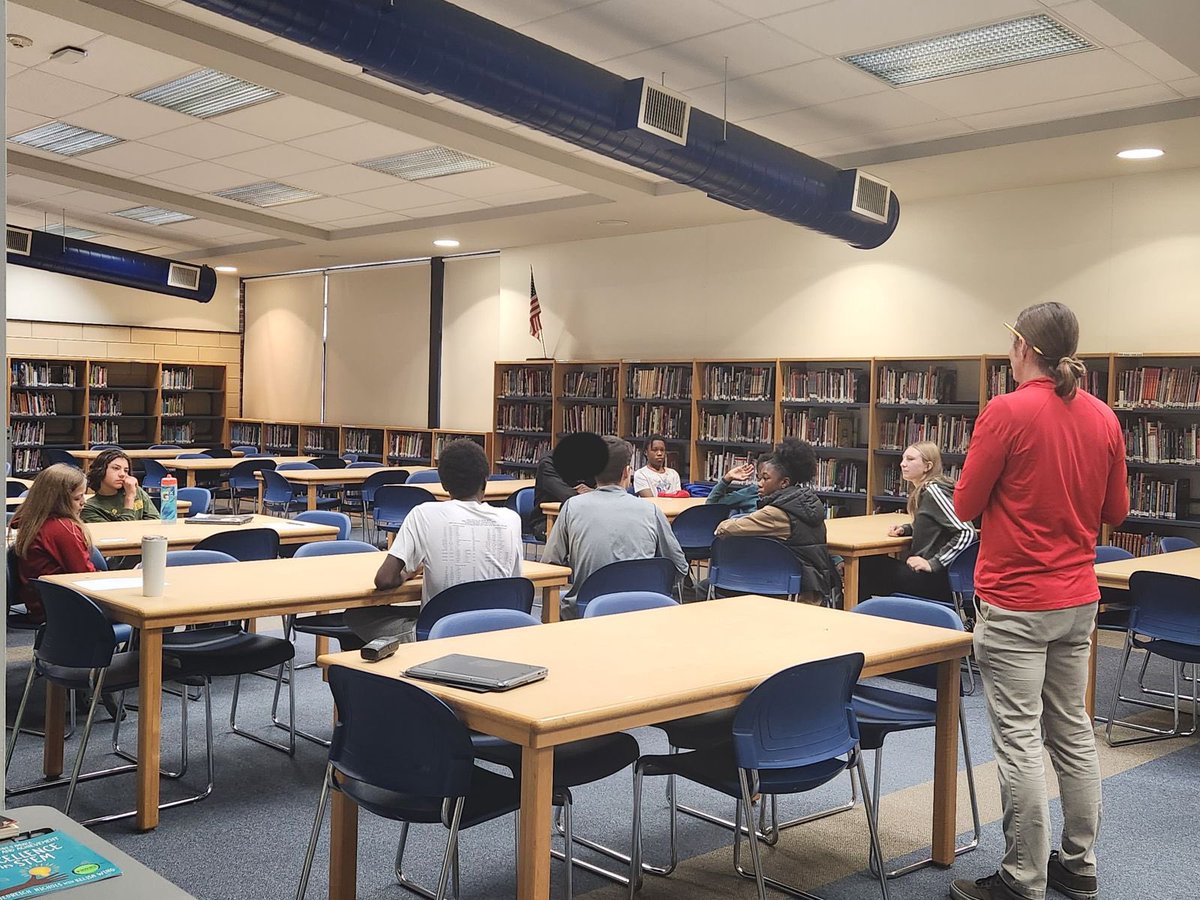 Thank you to Parker Jr. High for hosting us and @HFDistanceSquad in the Falcons 2 Vikings program. Our athletes had a great morning discussing the value in and what it takes to be a great student athlete yesterday morning!