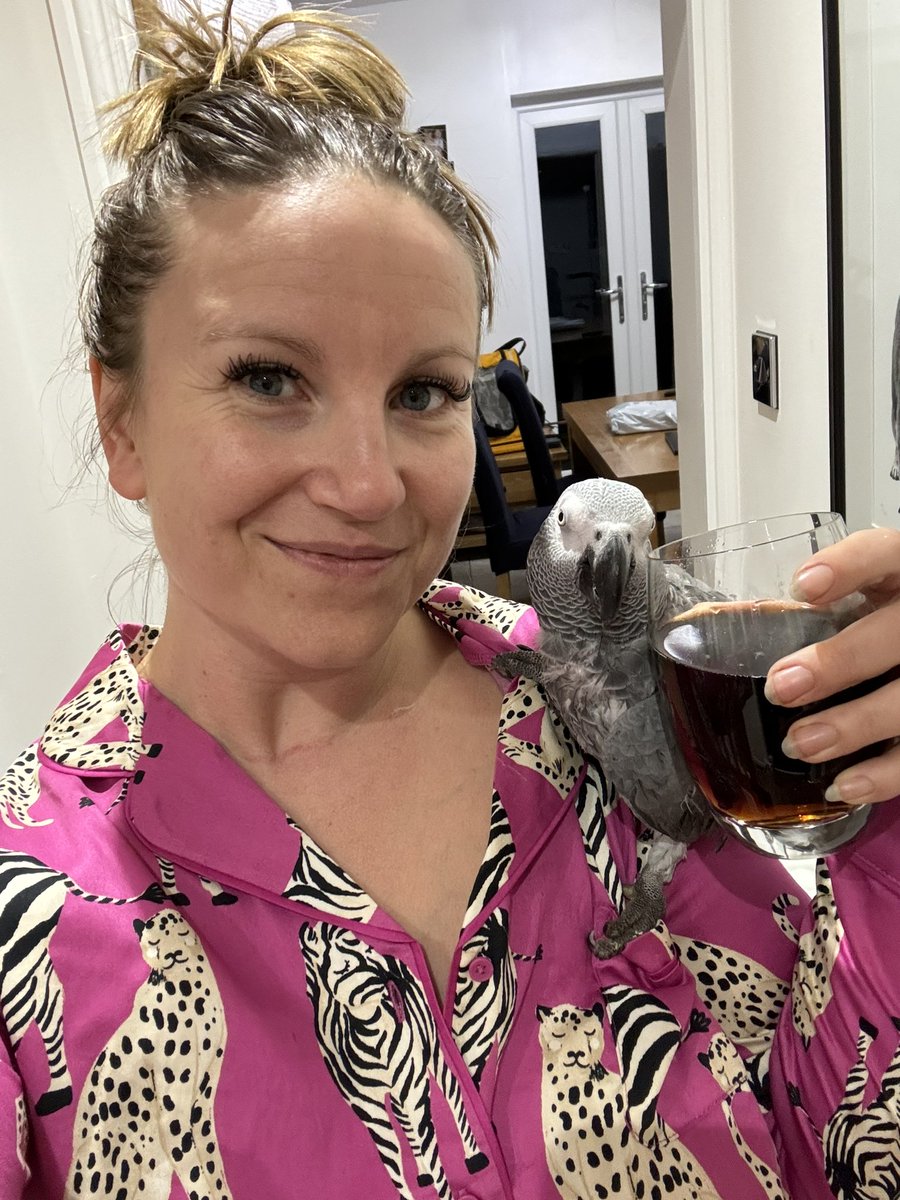 Hannah_and_Lola's tweet image. New PJs, whiskey and the bird- exciting birthday evening 😆 #itsmybirthday #gettingold