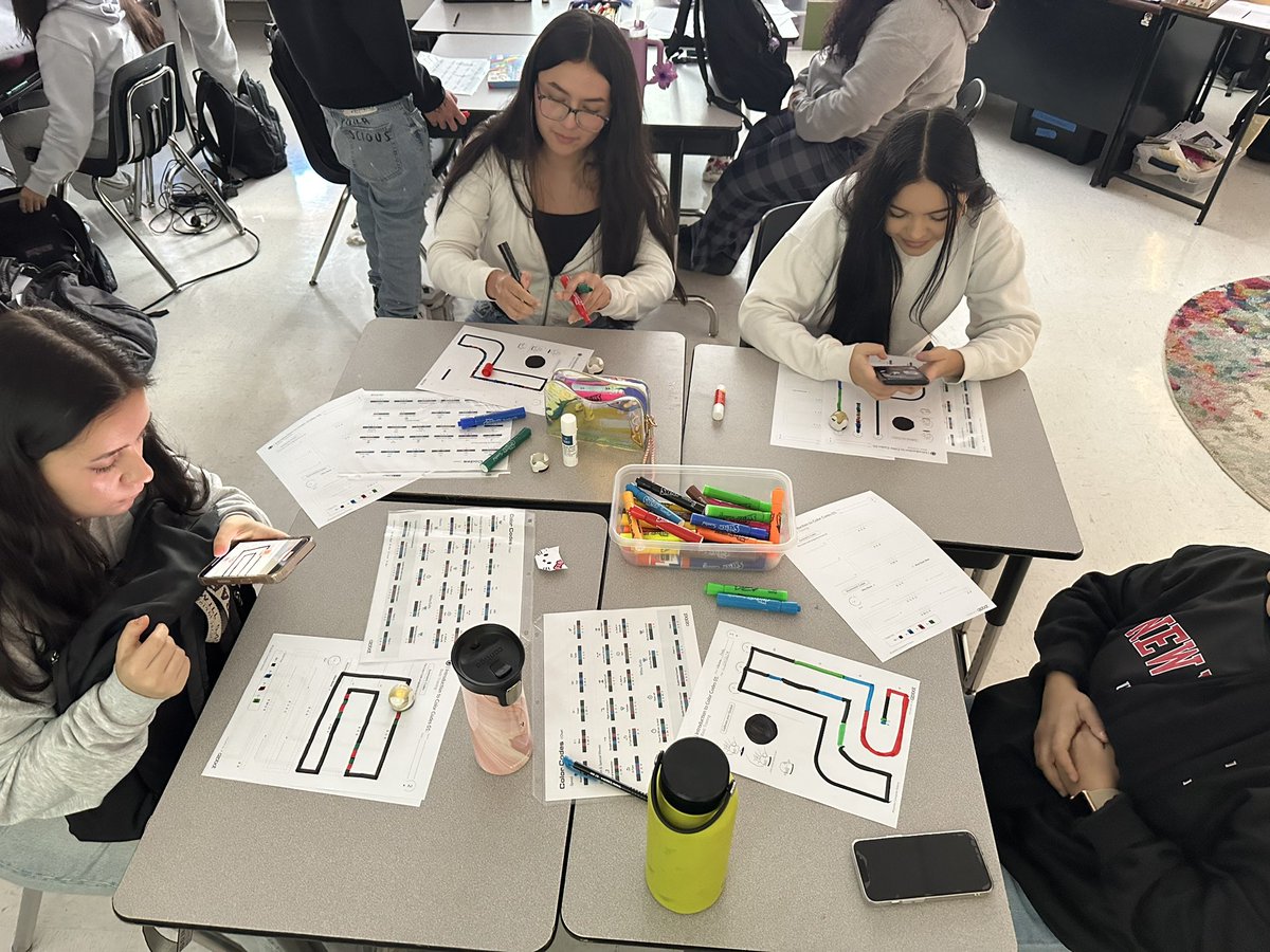 Lchami2's tweet photo. Intro to Line coding in ELD! @FCPSRegion1 @JamesMadisonHS @MadisonHS https://t.co/edwE7LCLgM