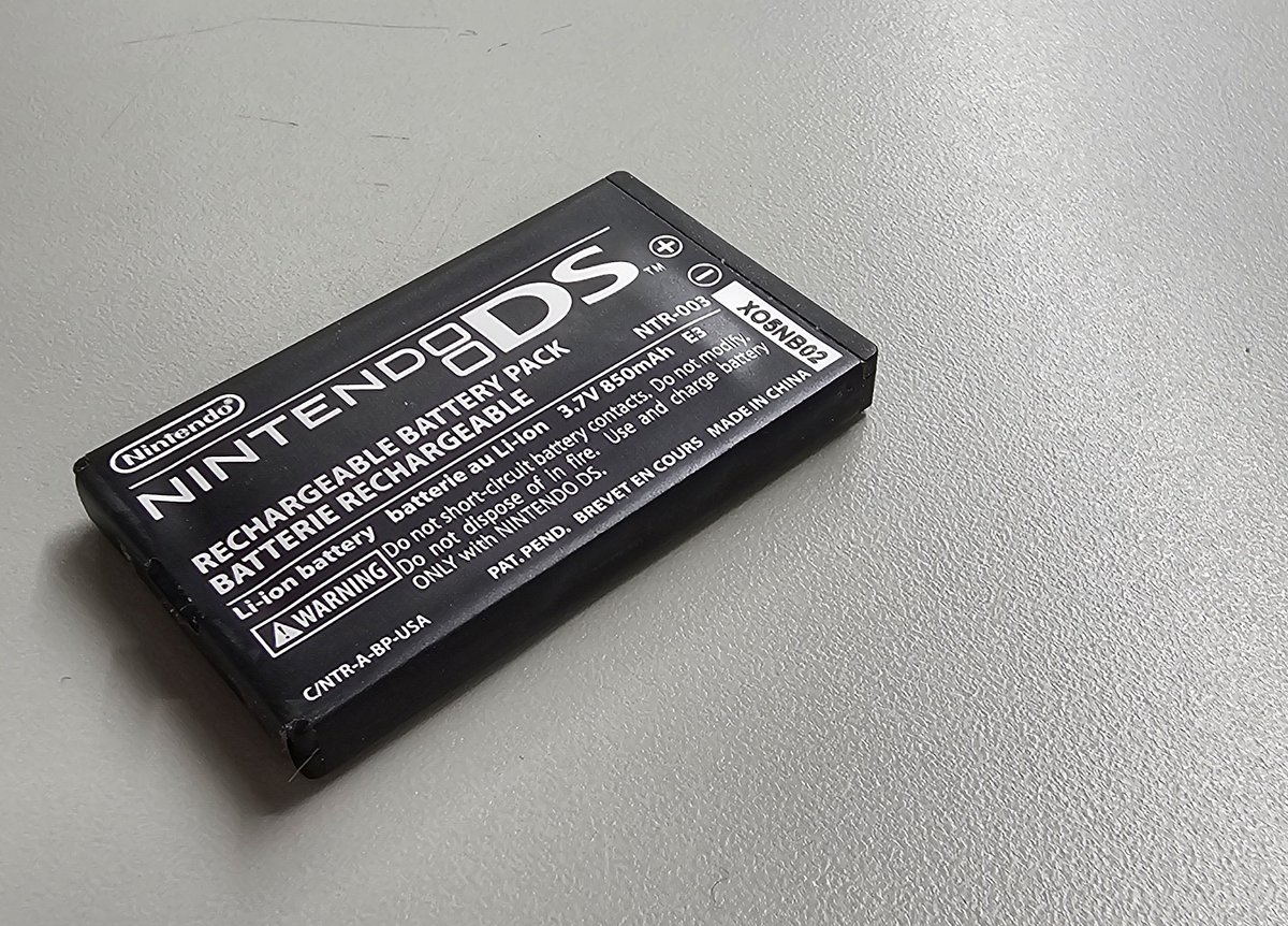 whateversea's tweet photo. @VioletOkami_ Saw this post and went to check all things with batteries. The psp was fine but my 20 year old  nintendo ds was poping https://t.co/podzgNZTNC