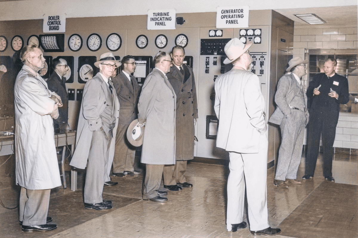 Today marks 82 years since @cosagov purchased the San Antonio Public Service Company, which later became CPS Energy. 🎉🎂 As we celebrate this milestone, we give thanks to generations of hard-working employees for their dedication to keeping our #CommunityPowered.