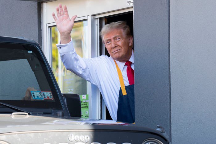 Why is no one talking about <a href="/McDonalds/">McDonald's</a> having an E. Coli breakout right after <a href="/realDonaldTrump/">Donald J. Trump</a> “worked” there? 🤣