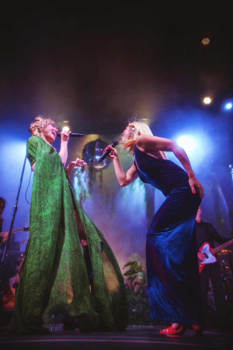 ashemusic's tweet photo. silly to share the same room, let alone stage with @sukiwaterhouse !! pushing daisies is out at midnight and my heart is bursting!!!! https://t.co/DuutOgFUhz