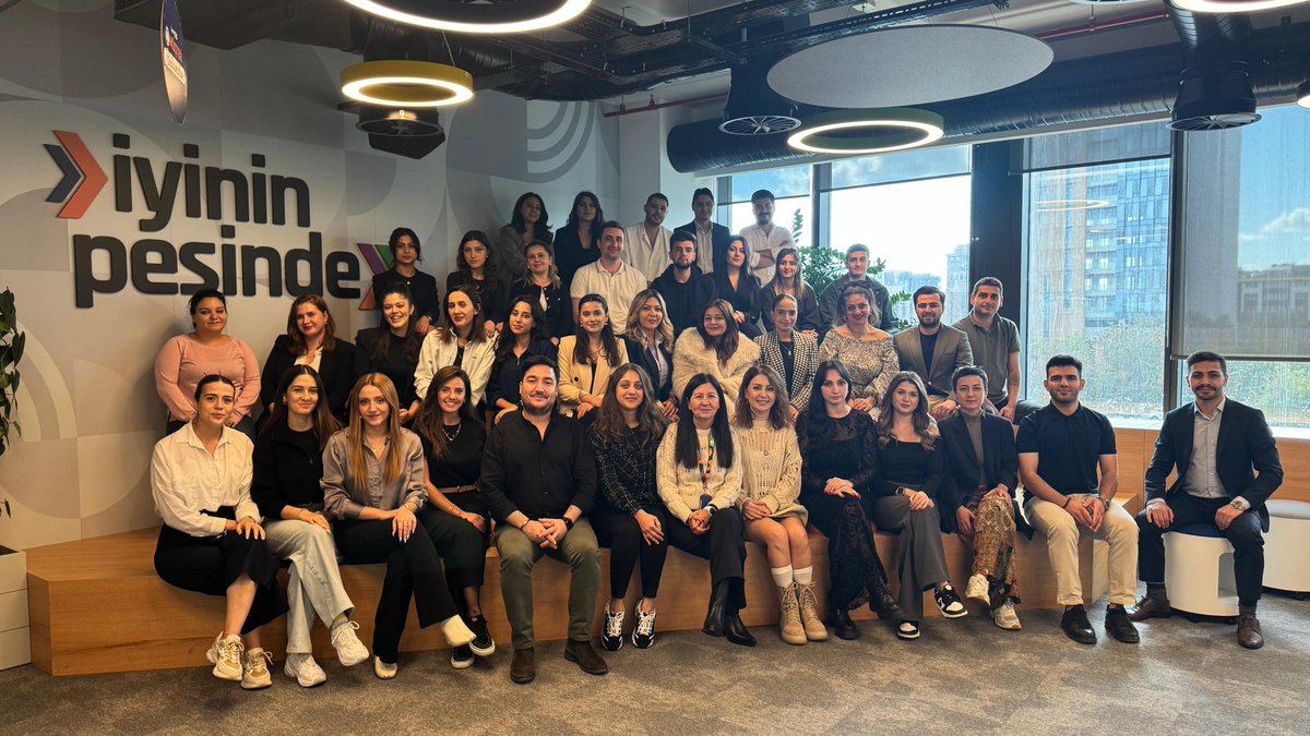 İki hafta süren Bireysel Emeklilik, Hayat Sigortaları Mevzuatı ve Satış Eğitimi'ni başarıyla tamamlamaktan mutluluk duyuyorum. #AgeSA ile iyinin peşindeyiz ve şahane hikayelerimiz olacak. İyi ki AgeSA!
Sevgili eğitmenimiz Erkan Büyük'e çok teşekkür ederim.