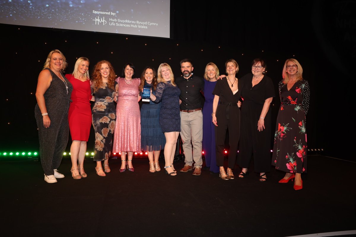 NHS Wales Awards (@nhswalesawards) on Twitter photo 🏆 Next is the NHS Wales Person-Centred Care Award, dedicated to Sir Mansel Aylward and presented by <a href="/lshubwales/">Life Sciences Hub Wales</a>.
👏 Congratulations to <a href="/CV_UHB/">Cardiff and Vale University Health Board</a> for their work to expand non-cancer supportive care to improve patient experience.
➡️executive.nhs.wales/functions/qual…
#NHSWalesAwards2024 🏆 Next is the NHS Wales Person-Centred Care Award, dedicated to Sir Mansel Aylward and presented by <a href="/lshubwales/">Life Sciences Hub Wales</a>.
👏 Congratulations to <a href="/CV_UHB/">Cardiff and Vale University Health Board</a> for their work to expand non-cancer supportive care to improve patient experience.
➡️executive.nhs.wales/functions/qual…
#NHSWalesAwards2024