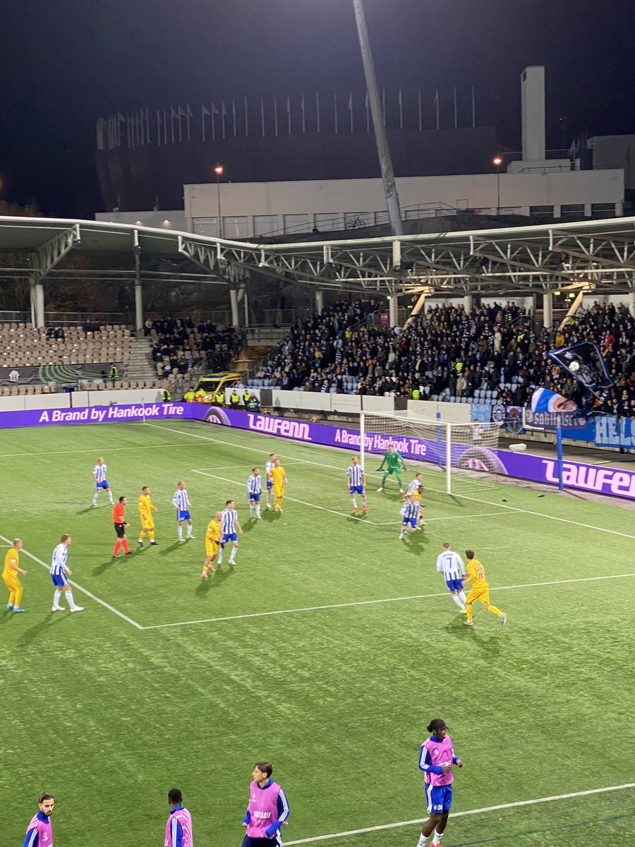 ESBC_Vuoksenmaa's tweet photo. Peliystävien kanssa #HJK:n aitiolla. #Klubi 1-0 johtoon, mistä oltava kiitollinen, sillä #Minsk’illä enemmän #EsbcXtedG:tä. Minsk muutenkin korkeammalla avausjaksolla, yllättävän viisas erikoistilanteissa, ja #Alfred luo kauhua.
Mutta #Erwin on #striker!
#live #vedonlyönti https://t.co/9Q7D3P395S