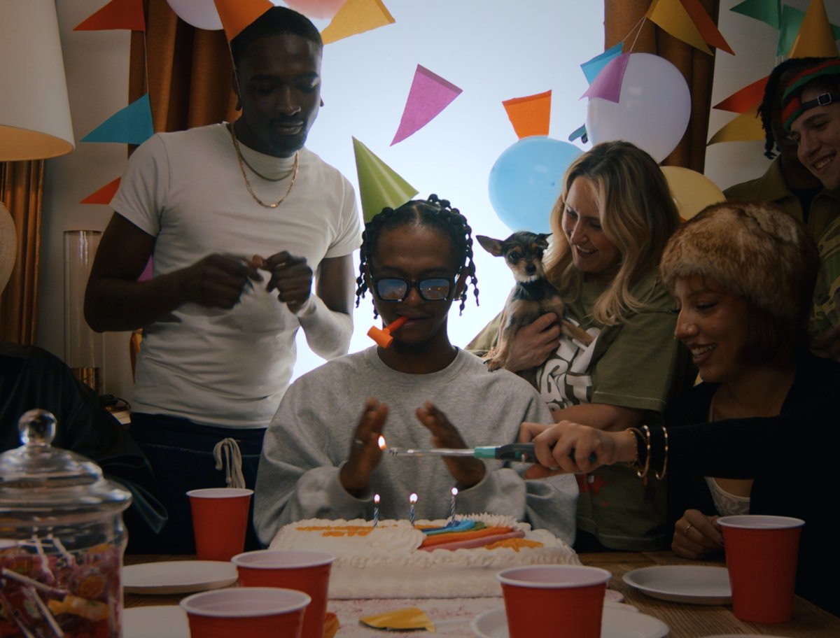 Youngchild_off's tweet photo. Vidéo des 3 ans de Paname Olstarz 
(J’la met en dessous) https://t.co/doEfQTDNmR