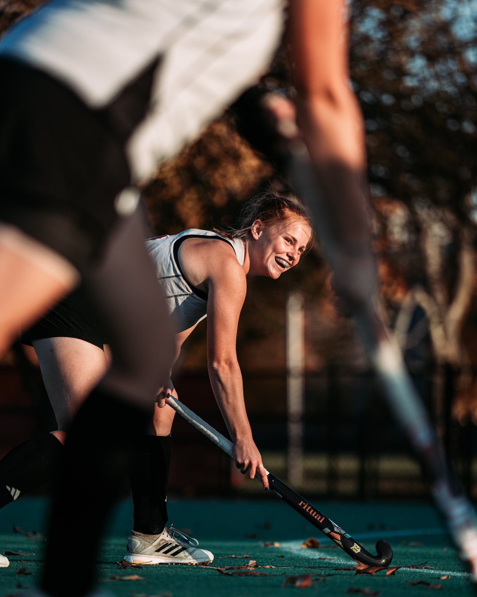 UMassFH's tweet photo. Golden Hour at Gladchuk ☀️

#RollUMass x #Flagship🚩 https://t.co/oHEZCOZ1Ns