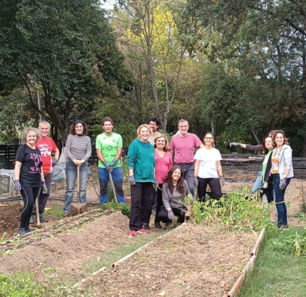 Comienza una nueva temporada de huerto en el IES Al-Qázeres gracias a sus profes y a <a href="/cprcaceres/">CPR de Cáceres</a>