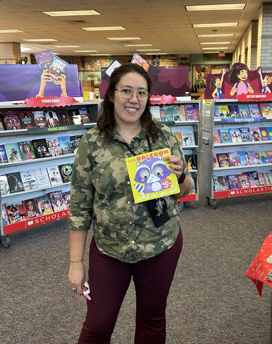 LibraryODMS's tweet image. Thanks to Ms. Khoo and our first two student Book Fair customers!  It&apos;s been a great first day at our #Scholastic Book Fair! @ODMSMustangs @Alief_Libraries