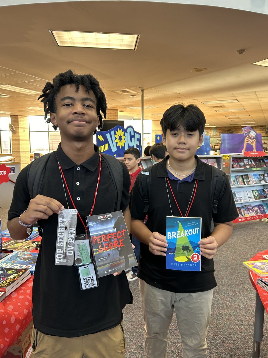 LibraryODMS's tweet image. Thanks to Ms. Khoo and our first two student Book Fair customers!  It&apos;s been a great first day at our #Scholastic Book Fair! @ODMSMustangs @Alief_Libraries