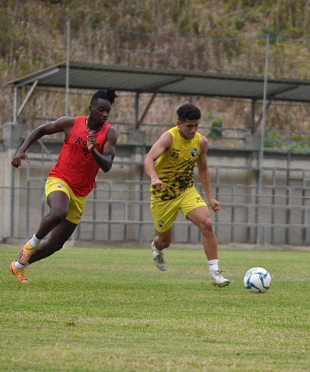 NewPorto_Fc's tweet photo. 🔛Lo mejor de la práctica de fútbol del día de hoy. 📸⚽️

#VamosNew🩵
#TodosJuntos🫱🏼‍🫲🏾
#AscensoNacionalEcuabet🇪🇨 https://t.co/GRJKkeHXrY
