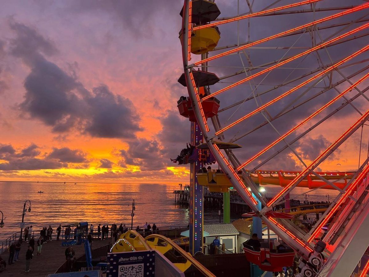 Terminr_____AS's tweet image. 나는 종종 나를 형성했던 추억을 다시 방문하면서 위로를 얻습니다.