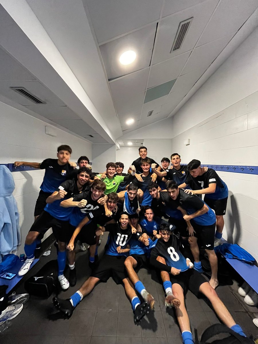 CFAEspluguenc's tweet photo. FUTBOL BASE | 𝗡𝗜𝗧 𝗗𝗘 𝗩𝗜𝗖𝗧𝗢̀𝗥𝗜𝗔❗

El juvenil A remunta al Can Buxeres (4-3) i suma el segon triomf de la temporada 🚀

#SomEspluguenc | #Esplugues https://t.co/ktxpNeYudT
