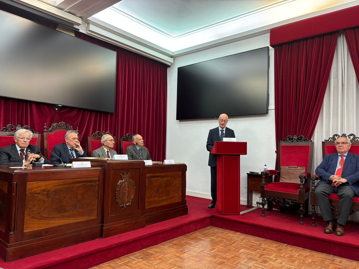 OncoCHUAC (@chuaconco) on Twitter photo Hoy celebramos el ingreso como académico correspondiente en la <a href="/RAMYCGA/">REAL ACADEMIA DE MEDICINA DE GALICIA</a> de nuestro compañero Francisco Barón Duarte, exponiendo su trabajo Oncología de precisión y brecha antropológica. Hoy celebramos el ingreso como académico correspondiente en la <a href="/RAMYCGA/">REAL ACADEMIA DE MEDICINA DE GALICIA</a> de nuestro compañero Francisco Barón Duarte, exponiendo su trabajo Oncología de precisión y brecha antropológica.