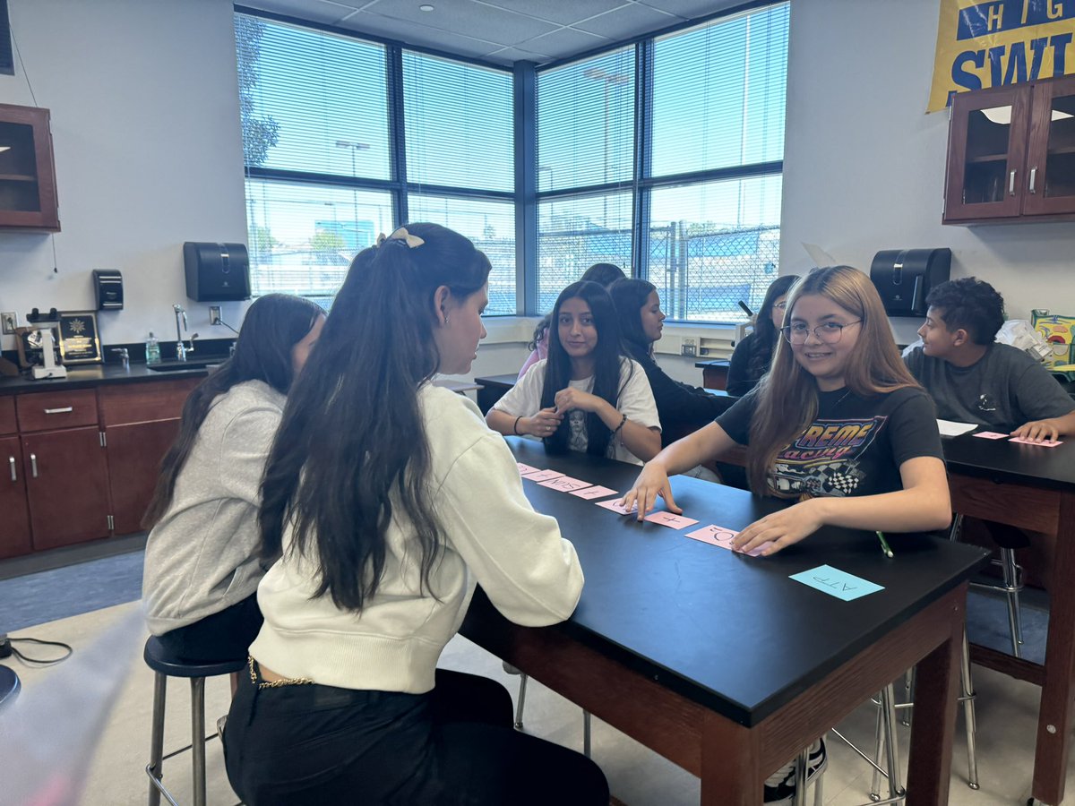 TrirockRaquel's tweet photo. Microscope lab in biology.
It was great seeing the excitement in their faces. Many had never used a microscope before. And a simple photosynthesis activity. Great things happening at Americas High School! https://t.co/y4aziH8qNP