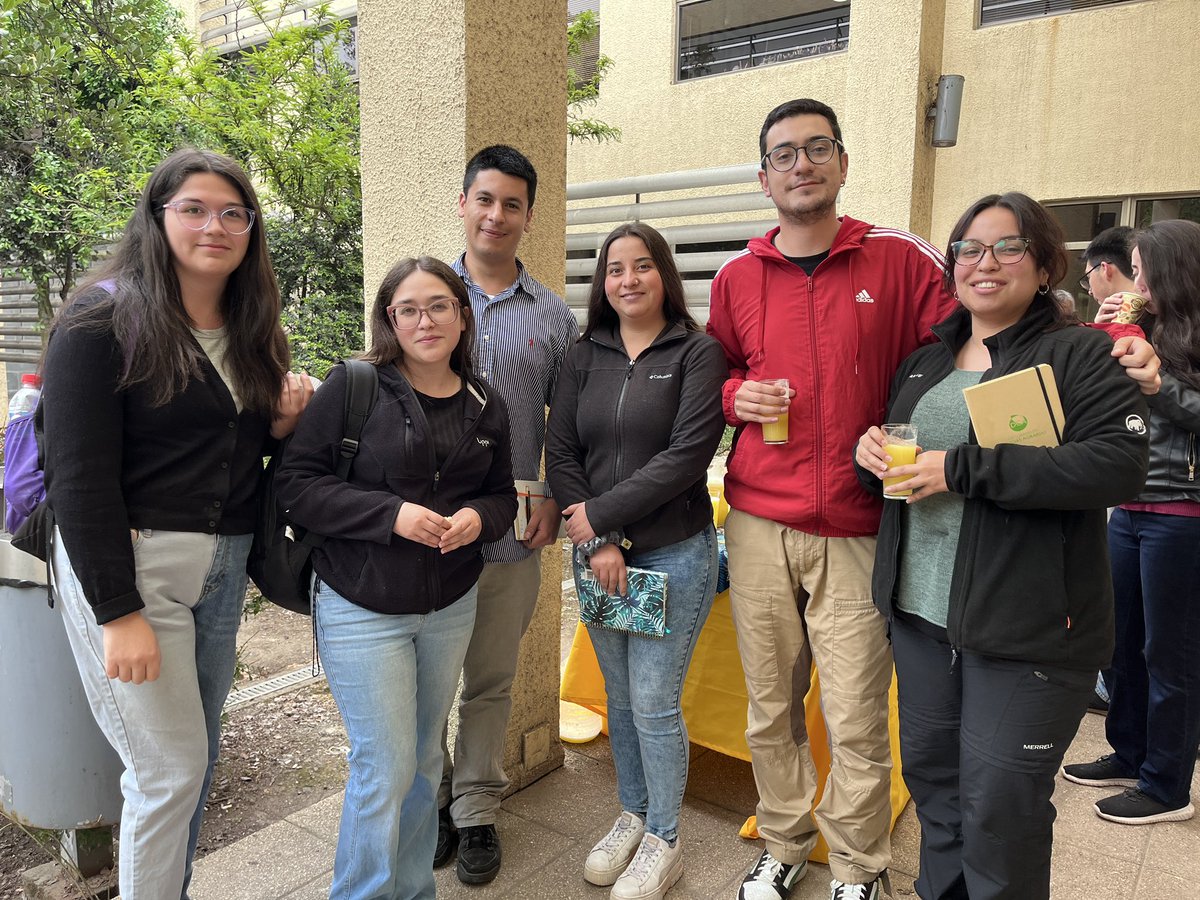 Hoy en nuestro #Seminario de Postgrado nos acompañó el Dr. Nicolás Cobo.

En el encuentro, abordó el proceso desde la caracterización de germoplasma hasta la identificación de genes clave que controlan características importantes. 

¡Gracias por asistir!