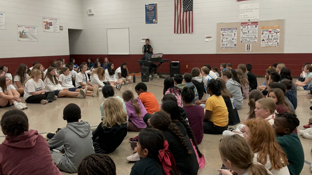 Mrs. Mueller teaches MUSIC tweet media