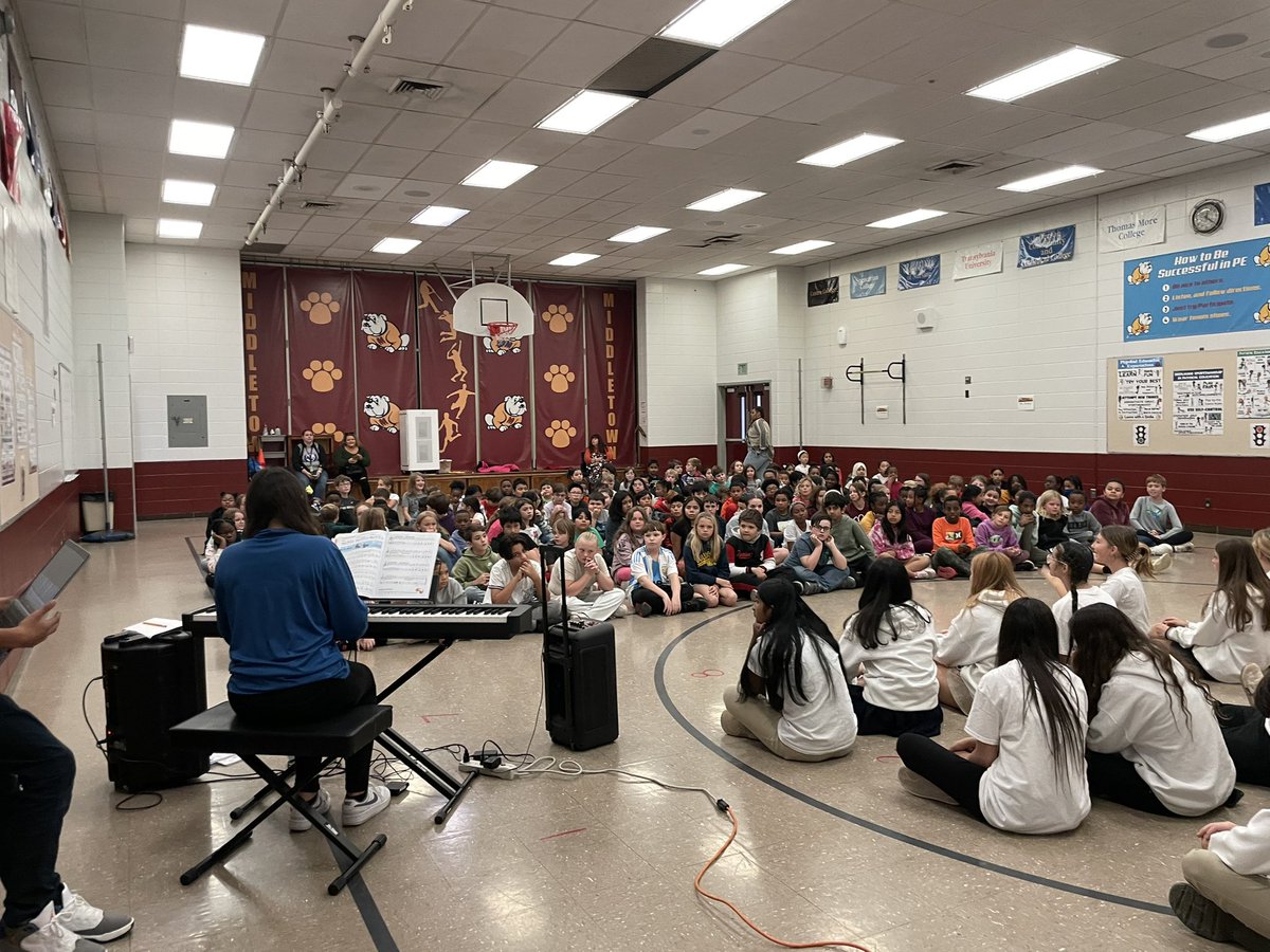 Mrs. Mueller teaches MUSIC tweet media