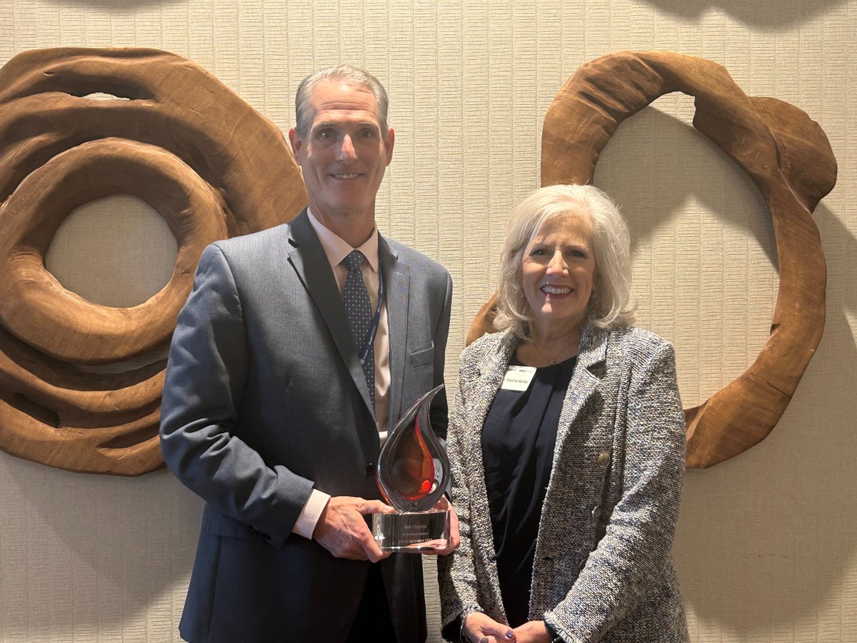 WarrenCoSchools's tweet image. Congratulations to Superintendent Rob Clayton for being honored with the Difference Maker award from Studer Education at the What's Right in Education conference! #PreschooltoProfession #BigDistrictBigOpportunities @RobClayton10