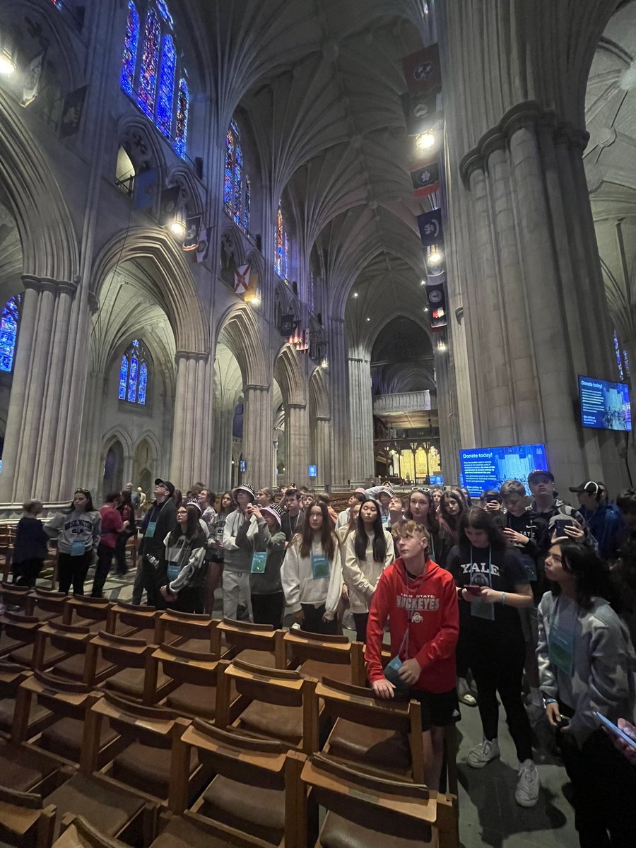 BunsoldMiddle's tweet image. Bus 2 at the Washington National Cathedral #bmsdc2024 #bus2 #stainedglass #ilikebigbuttresses