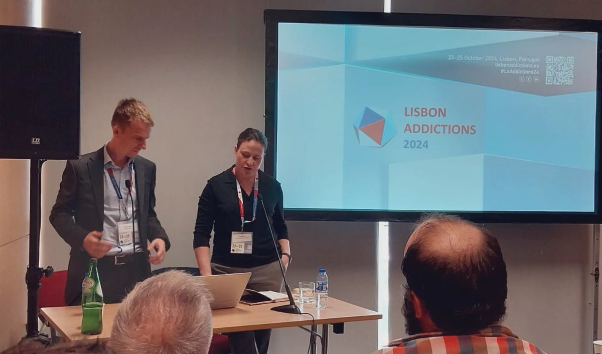 CasyCalver's tweet image. It was an honor (and fun) to share the podium with @RobCalder3 today, co-chairing a “state of addiction publishing” @SSA_Addiction @AddJournalEds collab panel @LxAddictions. Thank you @BryonAdinoff, Anees Bahji, John Marsden, and Tom Kettunen (plus @hellman_matilda, in spirit) 👏