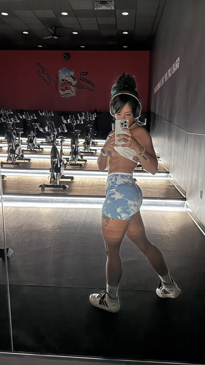 forbiddenchick's tweet photo. Abs and booty 🙌🏼🙌🏼

#WorkHard #TrickOrTreat #transformation #ThursdayNightFootball #onlyfans #abs #core #coreworkout #muscle https://t.co/a00U73ynkF