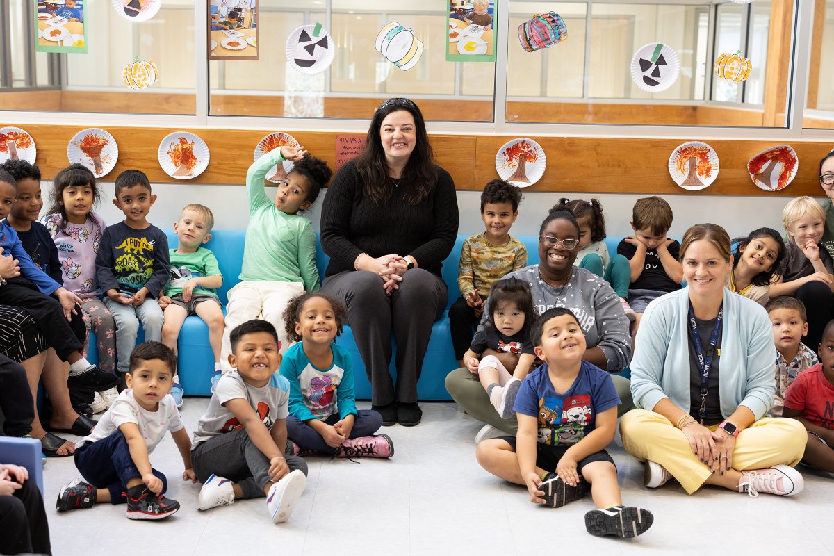 MCIU's tweet photo. We had a great day at the MCIU Discovery Center with a special visit from @RepHanbidge! 📚✨ She joined our Pre-K Counts and Early Intervention students and shared the joy of reading with them. Thank you for making a difference in our young learners' lives! 🏛️❤️ https://t.co/uEIqacb9JV