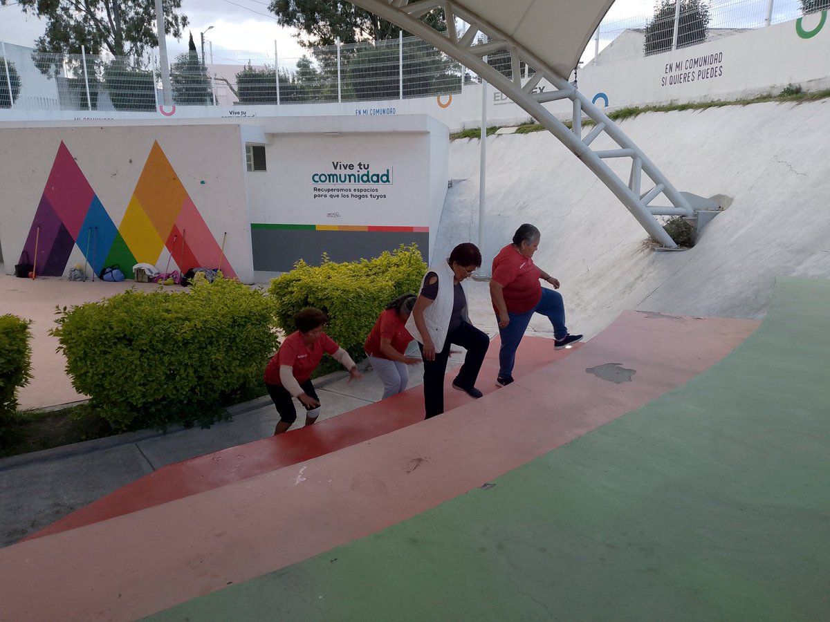 RiversNikyta's tweet photo. Activación del #SemáforoDeportivo 🔴🟡🟢  llevando actividades de fuerza y equilibrio, a l@s alumn@s en el espacio Deportivo "Los Heroes" Ixtapaluca, en el Estado de México; y el apoyo de La Profesora Melina Rivera “Voluntaria de la Promoción de la Activación Física y el Deporte” https://t.co/EgETm1rUv2