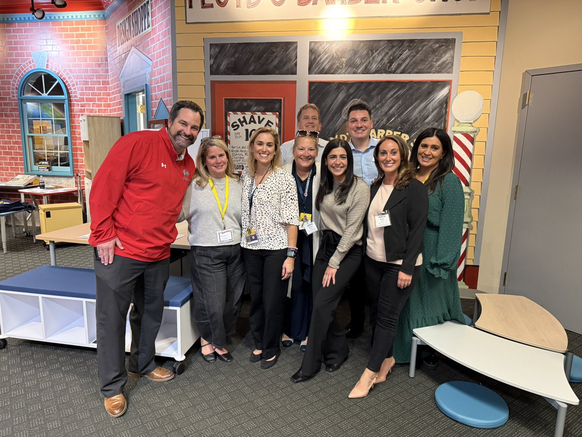 JosephMDeLeo's tweet photo. Lincoln Crew represents at the @RIprincipals conference !! @J_Williamson1 @SchoolLonsdale @DenhamLianne @marissagauvin @Cobb45M @MsLanni @LeanneSaravo @MsCasali @LFilippelli1 @KevinJ_McNamara https://t.co/htvuLIoHtl