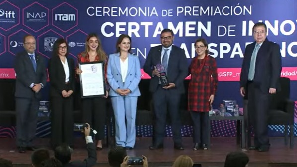 #Ceremonia de Premiación 2024

📢 La Mtra. Cindy Mariana Huerta Valle y el Mtro. David Torres Yáñez, obtienen una #MenciónEspecial

🏆 Proyecto: "Registro Nacional de Opciones para Educación Superior (RENOES)" 💻

Felicidades, <a href="/RENOES_SEP/">RENOES</a> de <a href="/SEP_mx/">SEP México</a>