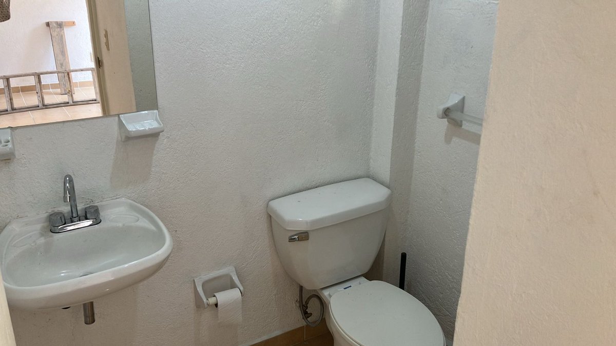 HabitadKw's tweet photo. 👆¿Quieres vivir en el corazón de Emiliano Zapata, Mor. ?

🚩 Casa en renta $4,500 M.N. Mensuales

 Ideal para quienes buscan tranquilidad y comodidad en su hogar.

2 rec. + estudio, 2 baños, vigilancia que puede ser una 
#Morelos #EmilianoZapata  #centro #inmobiliaria https://t.co/yRHFuI7AE4