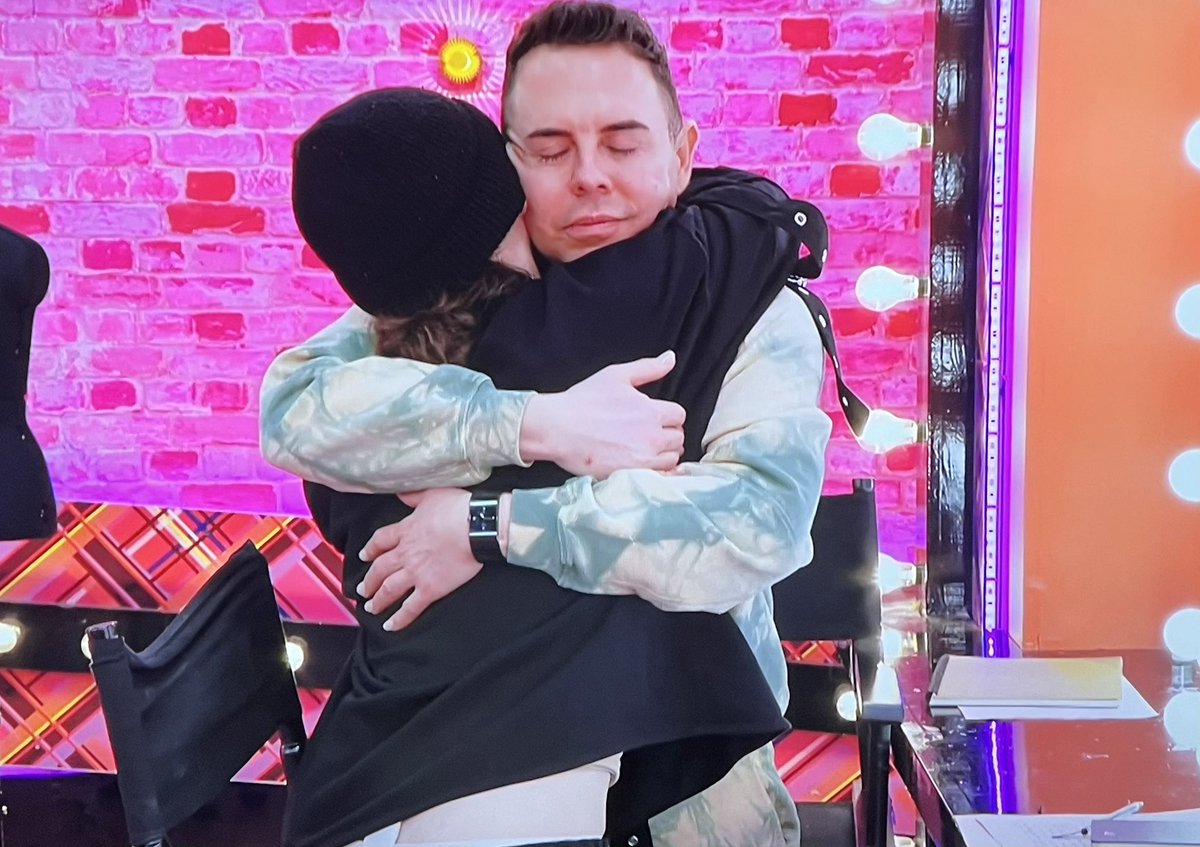 baebaewest's tweet photo. what a touching story. La Voix is such a comforting energy in the room. The way she’s there to listen and comfort the girls is such a testimant to her character🤍 #DragRaceUK https://t.co/07RpdYBpqI