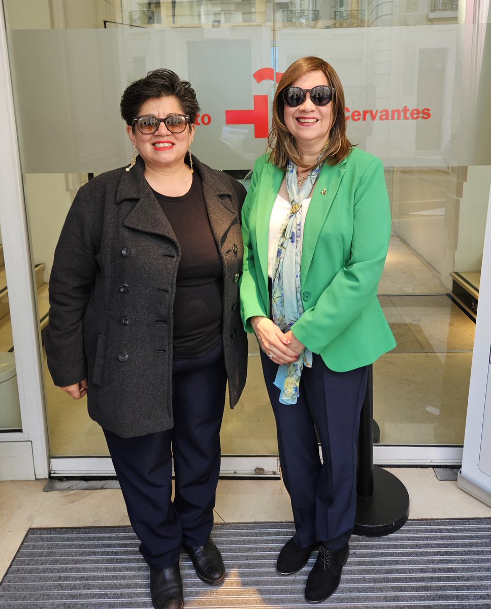 Un honor haber participado nuevamente  como moderadora en el octavo <a href="/encuentro_en/">Encuentro de literatura HispanoAmericana en Paris</a> el <a href="/Paris_IC/">Instituto Cervantes París</a> , muchas gracias a #florMariaMuñozBañales por la invitación .  
#literaturahispanoamericana #novelas  #poemas #ensayos #libros