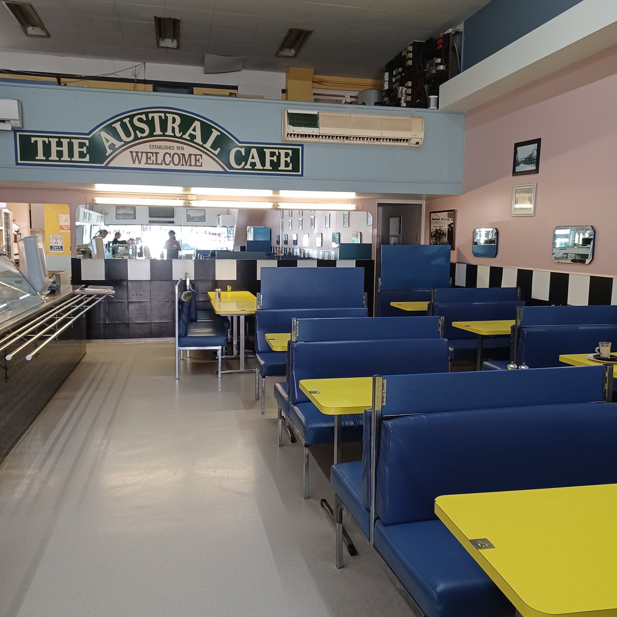 ShaggerH's tweet photo. Cafe in original condition with yellow laminex, Murwillumbah NSW. https://t.co/wHitOpwpwn