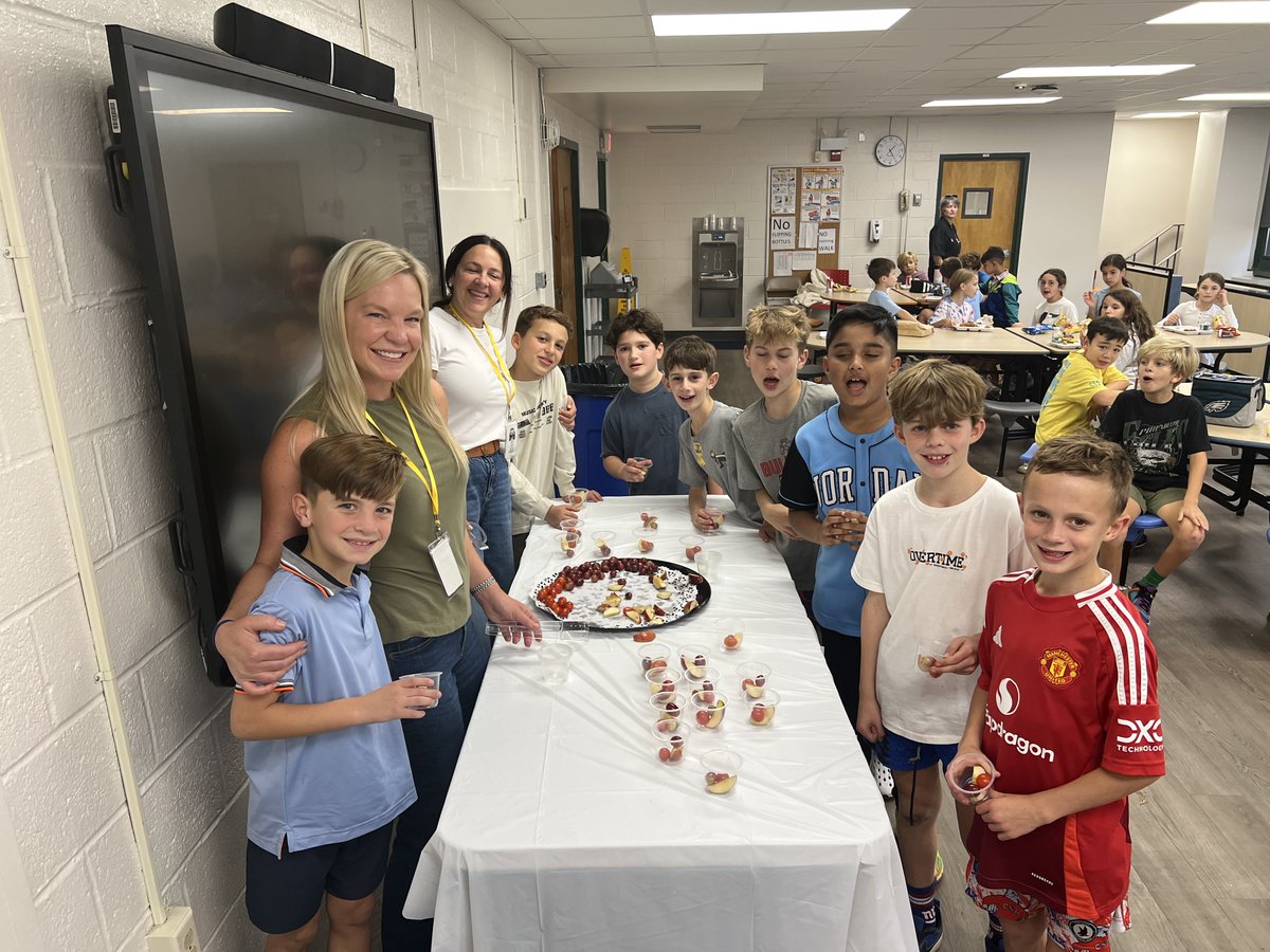 CSHWestSide's tweet photo. Grade 4 participating in today's Healthy Food Sampling during their lunch. "To keep the body in good health is a duty, otherwise we will not be able to keep our mind strong and clear." - Buddha Look at the smiles &amp; willingness to try healthy foods. #westsideschoolpride #RRWeek! https://t.co/BVuB6q2nMc