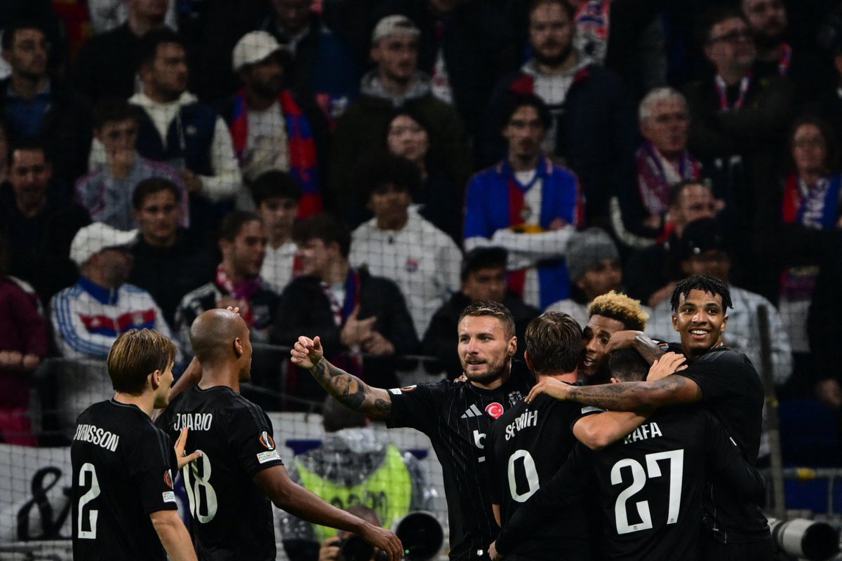 DeportesReports's tweet photo. Lyon'u 1-0 mağlup eden Beşiktaş, Fransa temsilcisinin Avrupa Ligi grup/lig aşamasında iç sahadaki 13 maçlık yenilmezlik serisini sonlandırdı. (Opta) https://t.co/qDMZkMVWvF