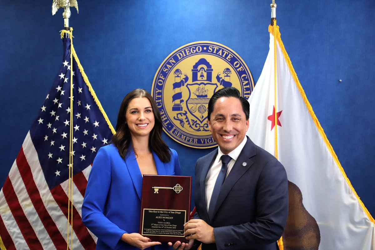 MayorToddGloria's tweet photo. Today, I presented @alexmorgan13 with our City’s highest honor: the Key to the City. Her career includes two World Cup championships and an Olympic gold medal. She's also a powerful advocate for equity. Thanks, Alex, for everything you’ve done for San Diego and women everywhere. https://t.co/dM1LkVKqyO