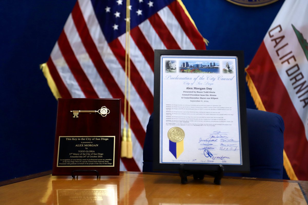 MayorToddGloria's tweet photo. Today, I presented @alexmorgan13 with our City’s highest honor: the Key to the City. Her career includes two World Cup championships and an Olympic gold medal. She's also a powerful advocate for equity. Thanks, Alex, for everything you’ve done for San Diego and women everywhere. https://t.co/dM1LkVKqyO