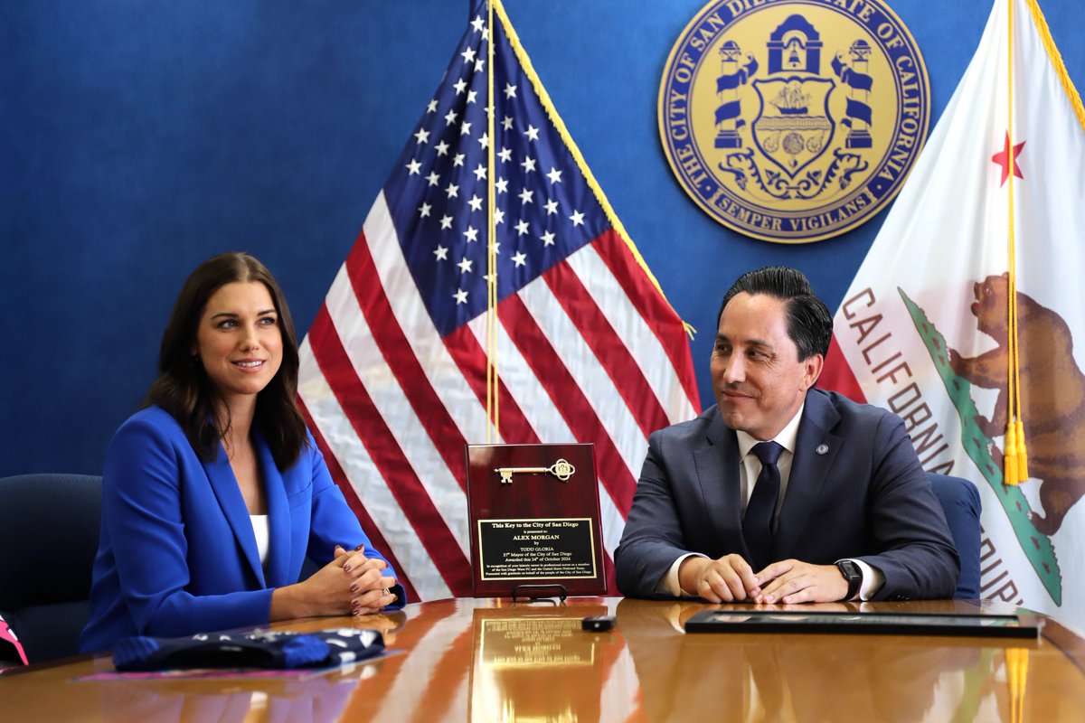 MayorToddGloria's tweet photo. Today, I presented @alexmorgan13 with our City’s highest honor: the Key to the City. Her career includes two World Cup championships and an Olympic gold medal. She's also a powerful advocate for equity. Thanks, Alex, for everything you’ve done for San Diego and women everywhere. https://t.co/dM1LkVKqyO