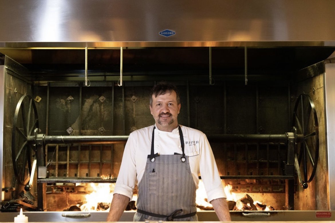 JadeRange's tweet image. Chef appreciation post to Chef Bilotta! With our Beech Oven Grill by his side, he transforms fresh ingredients into unforgettable dishes! 🔥🍳 

#beechovens #commercialkitchenequipment #commercialkitchendesign #restaurantdesign #middleby #grill #eaterseattle