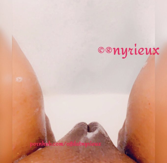 😋 #phatty #chunky #throwbacks https://t.co/4pZnlc2voA<a href="/tag/phatty"class="tags">#phatty</a><a href="/tag/chunky"class="tags">#chunky</a><a href="/tag/throwbacks"class="tags">#throwbacks</a>