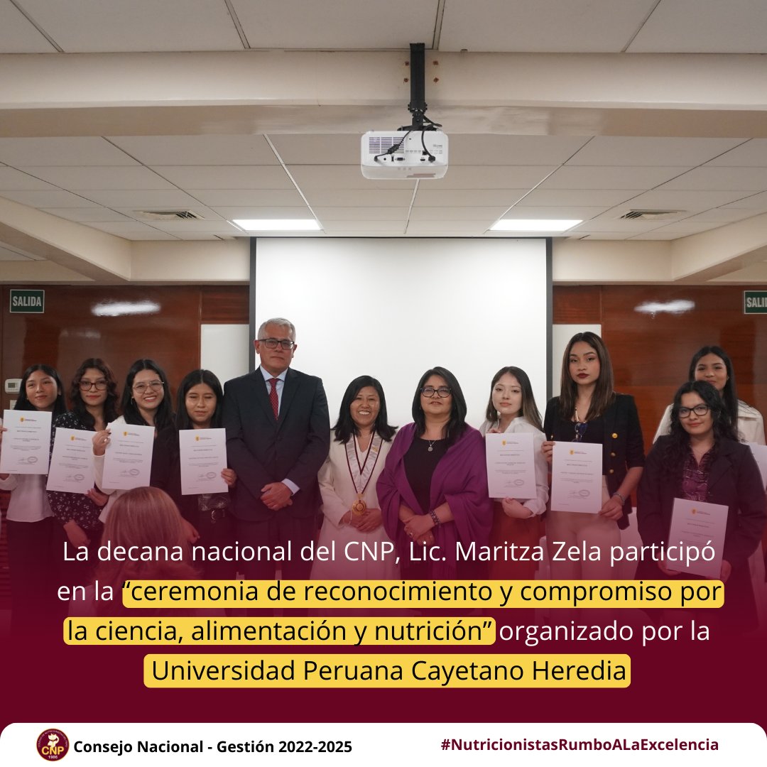 CNPOficialPeru's tweet photo. La 𝐝𝐞𝐜𝐚𝐧𝐚 𝐧𝐚𝐜𝐢𝐨𝐧𝐚𝐥 del Colegio de Nutricionistas del Perú, 𝐋𝐢𝐜. 𝐌𝐚𝐫𝐢𝐭𝐳𝐚 𝐙𝐞𝐥𝐚, participó de la “ceremonia de reconocimiento y compromiso por la ciencia, alimentación y nutrición” organizada por la universidad @CayetanoHeredia https://t.co/XZ7HgKbIDf