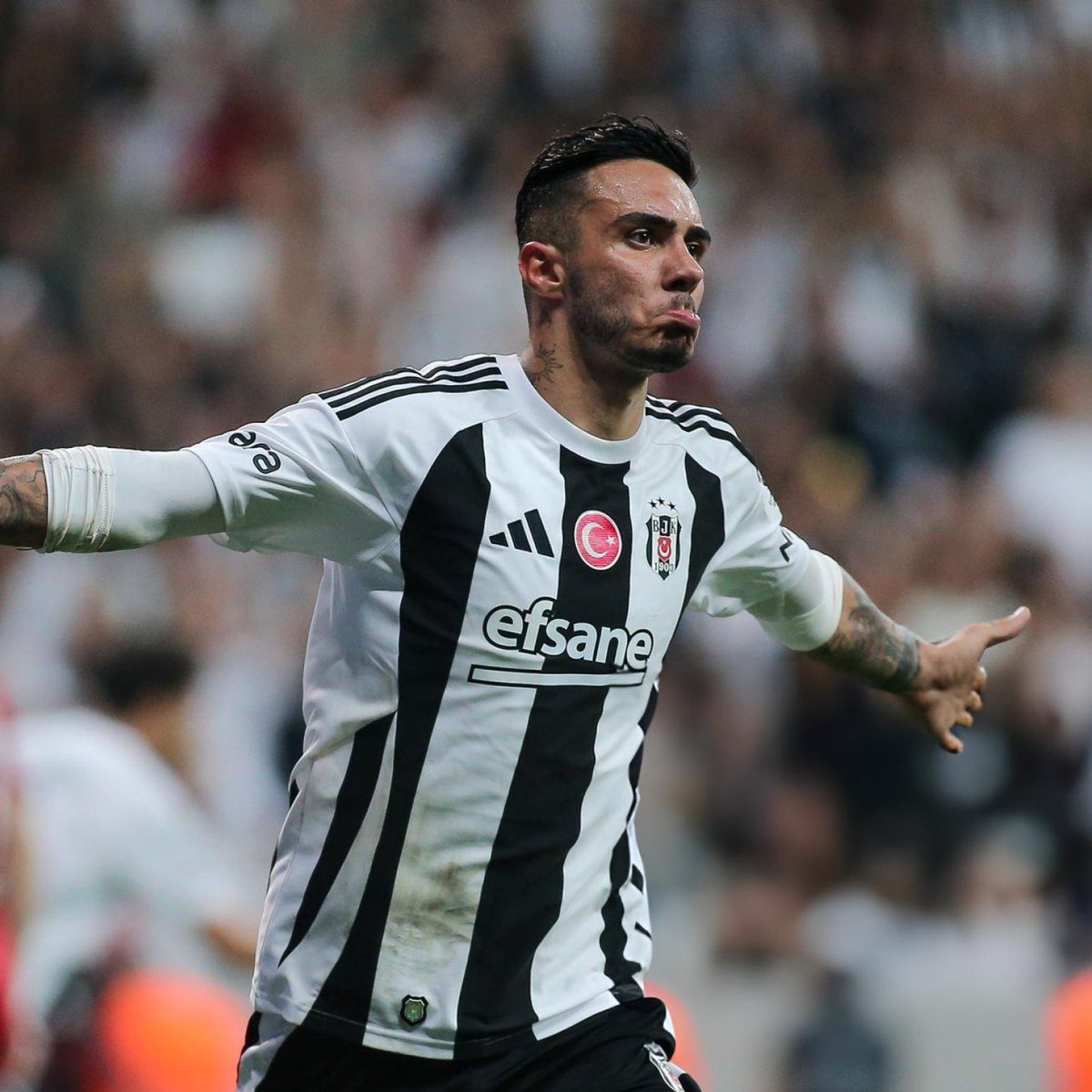 Uzun süredir izlediğim en temiz stoper performansı,

Emirhan Topçu onurlandırma tweetidir ..

#OLvBJK