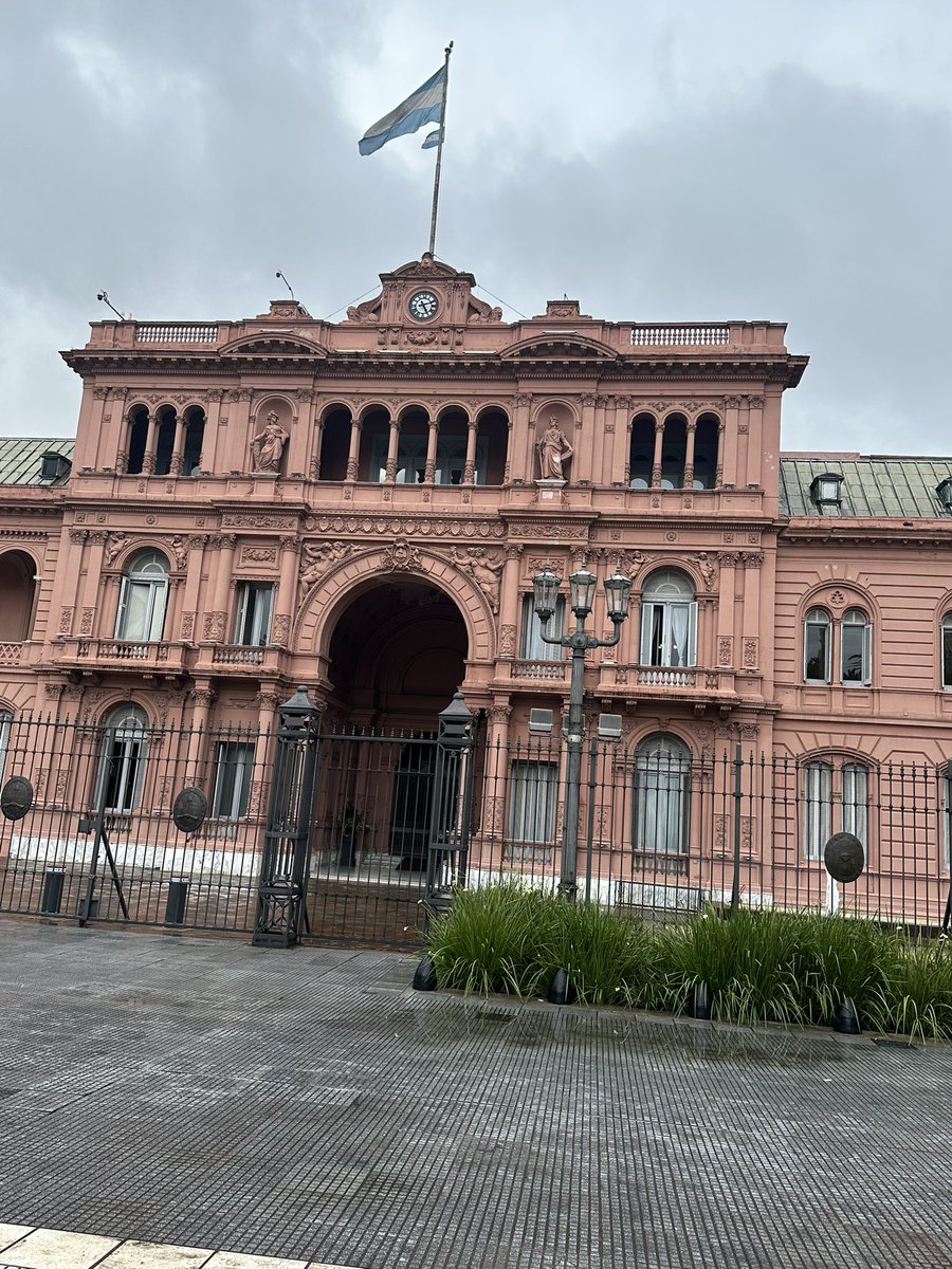 Acabo de dejar un pedido para que el presidente <a href="/JMilei/">Javier Milei</a> desclasifique los archivos reservados sobre la operación de inteligencia de la que fue víctima mi hermana, Natacha. 
Esto sin duda colaborará en la búsqueda de la verdad. Por favor, difundir