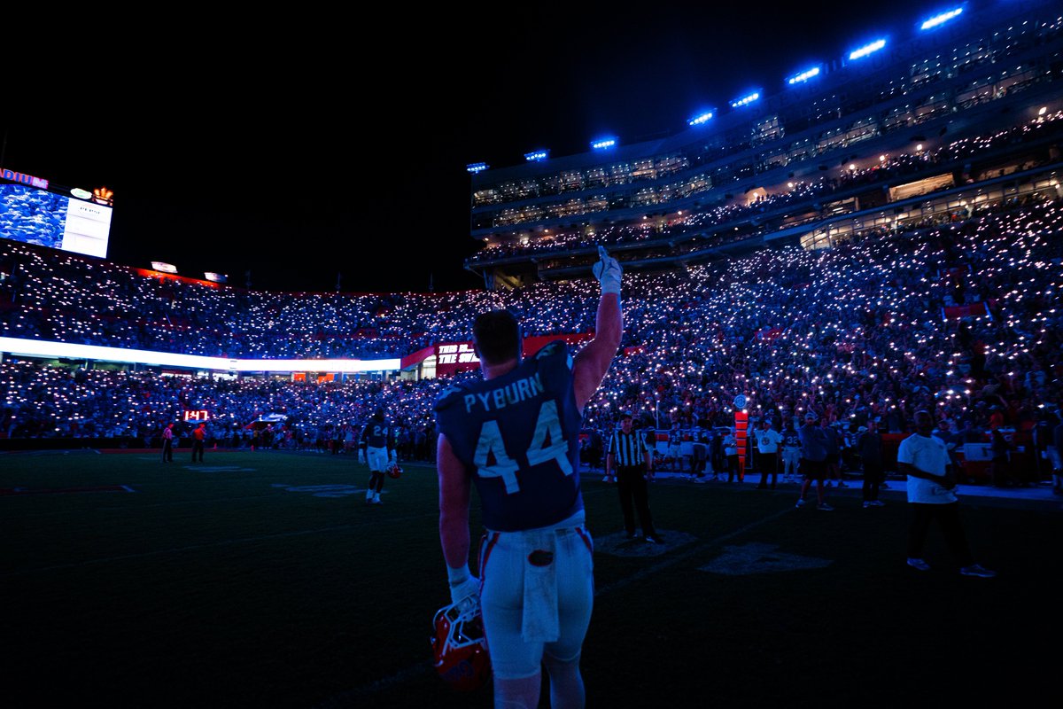 GatorsFB's tweet photo. Nothing like under the lights in The Swamp. 🐊 https://t.co/0Ta0hqoUTF
