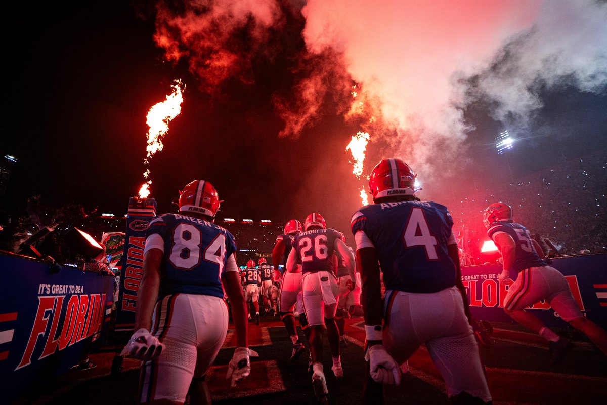 GatorsFB's tweet photo. Nothing like under the lights in The Swamp. 🐊 https://t.co/0Ta0hqoUTF