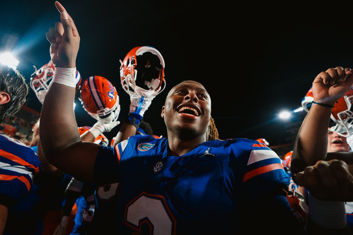 GatorsFB's tweet photo. Nothing like under the lights in The Swamp. 🐊 https://t.co/0Ta0hqoUTF