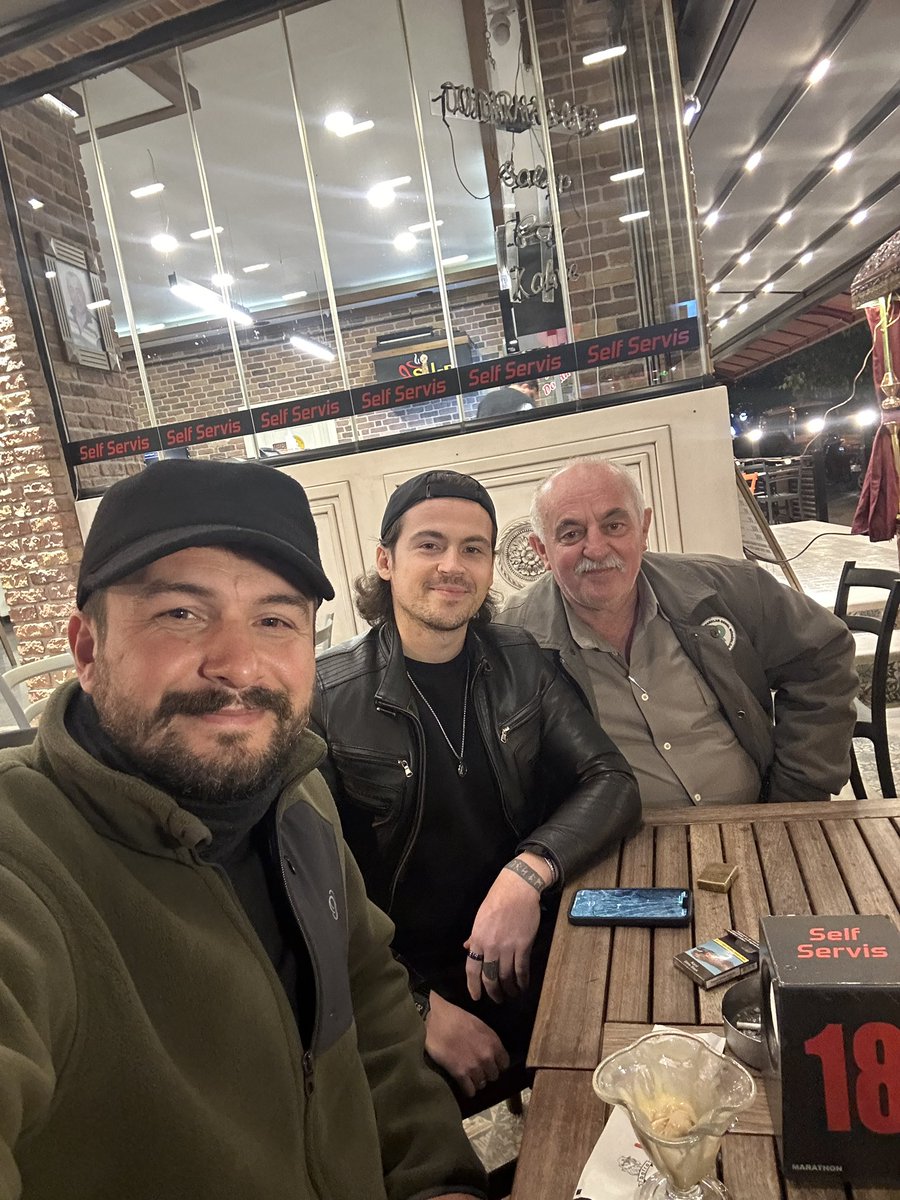 alpertuydes's tweet photo. Ve kuşlar sayesinde tanıştığım Samsunlu arkadaşlarım. Her gittiğim yerde hemşehri buluyordum. Bu kez daha derine indik, ata toprakları Yunanistan Drama’ya kadar uzandık :) Samsundan sevgiler🍀💚 https://t.co/ps57oUzHGx